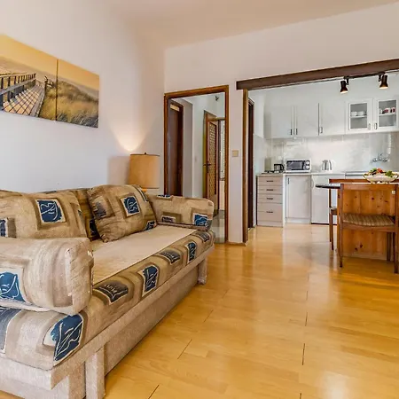 Apartment 1 Bedroom Awesome In