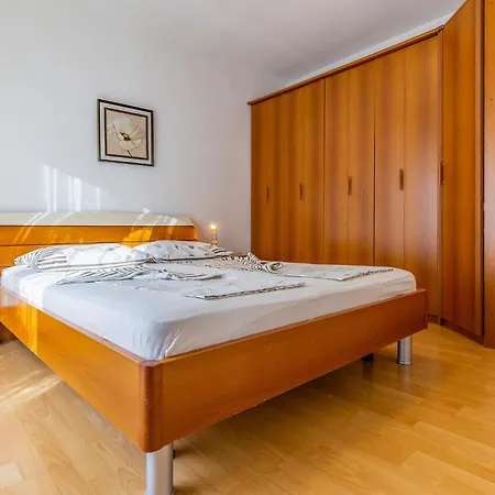 1 Bedroom Awesome In Medulin