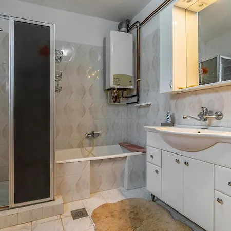 Apartment 1 Bedroom Awesome In