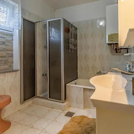 1 Bedroom Awesome In Medulin