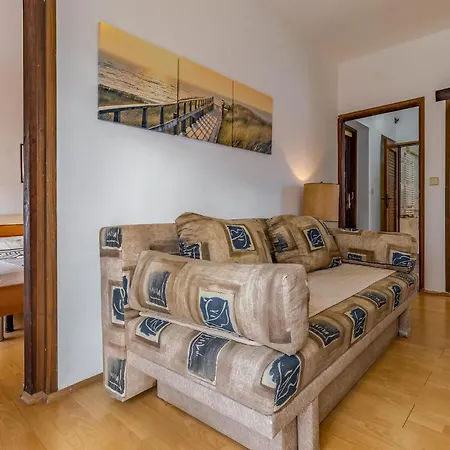 Apartment 1 Bedroom Awesome In
