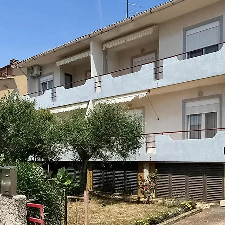 1 Bedroom Awesome In Apartment Medulin